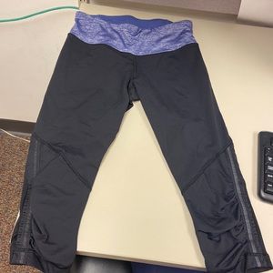 LULULEMON Women’s Black with Blue waistband Running Capri Leggings EUC Size 4